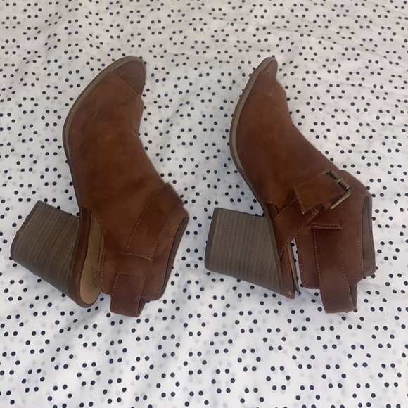 Time and Tru Women’s Heels - Picture 5 of 7